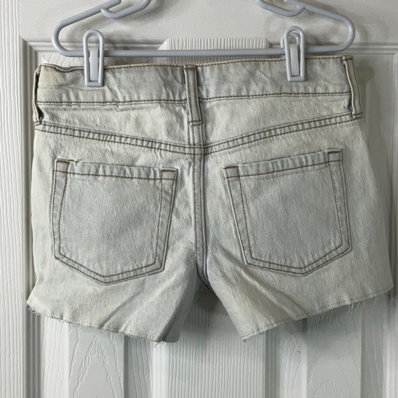 Art Class Shorts Girls Size M(8)  Blue Light Wash Denim Cut-Off Shorts - Picture 6 of 7